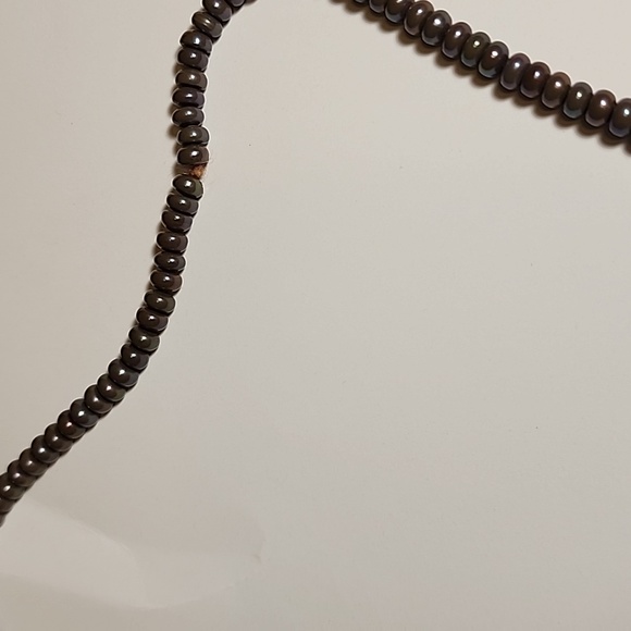 Vintage beaded grey iredescent necklace slightly heavy - Picture 2 of 3